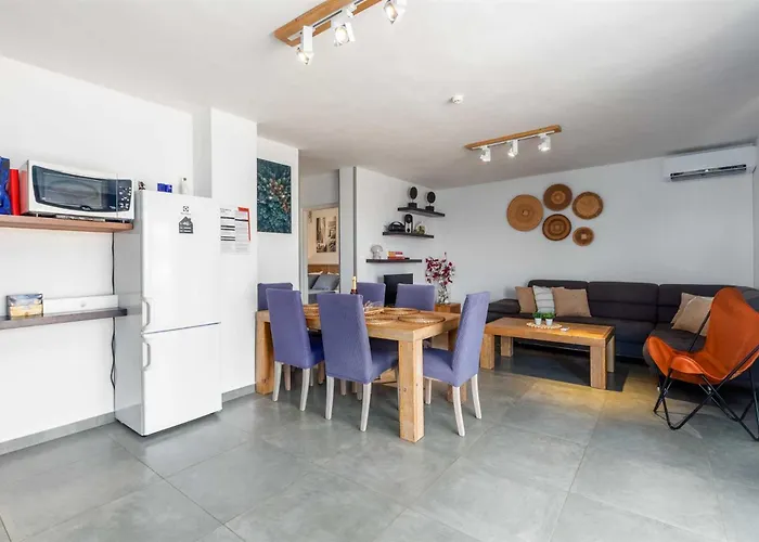 Barbara By Kompas * Marcana